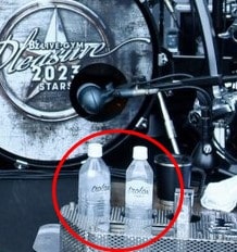 稲葉さんが飲んでいる水